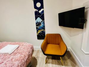 Μια τηλεόραση ή/και κέντρο ψυχαγωγίας στο Premium Suits Near Heathrow