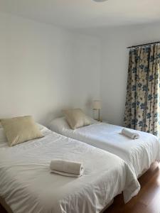 two beds sitting next to each other in a bedroom at Casa Rural Bajadilla 5 in Atajate