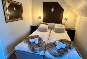 Postel nebo postele na pokoji v ubytování Kungshaga Hotell