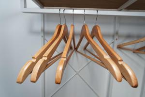 a group of wooden utensils hanging on a rack at Modern, but cosy Bungalow in Queensbury