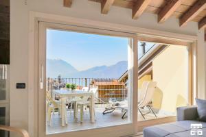 Uma vista geral da montanha ou uma vista da montanha a partir do apartamento
