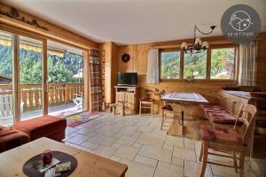 a living room with a couch and a table at Rhodos Confort et Qualité in Ovronnaz