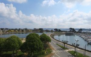 Φωτογραφία από το άλμπουμ του Bel appartement avec WIFI, VUE MER face au port de plaisance à PERROS-GUIREC - Réf 838 σε Perros-Guirec