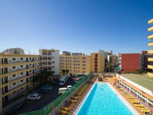 サン・バルトロメにあるMarlenghi Apartments 413の市街のスイミングプールの上面