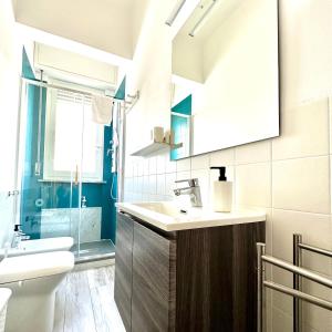 Ένα μπάνιο στο Sunset Suite - Appartamento al Mare - Marina di Carrara +37 φωτογραφίες