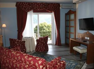 TV a/nebo společenská místnost v ubytování Albergo Del Lago
