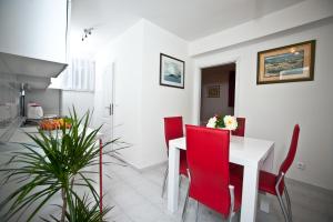 Kuchyňa alebo kuchynka v ubytovaní Apartment Lina Deluxe