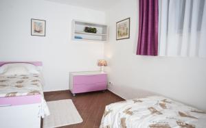 Un pat sau paturi într-o cameră la Apartment Lina Deluxe