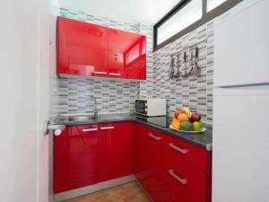 Kuchyň nebo kuchyňský kout v ubytování Marlenghi Apartments 412