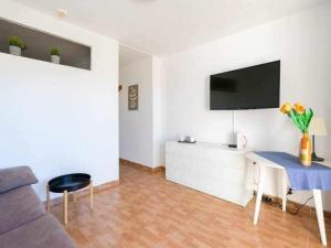 TV a/nebo společenská místnost v ubytování Marlenghi Apartments 412