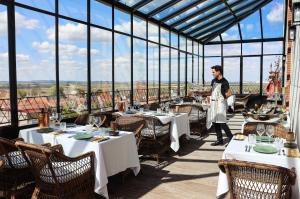 Restaurace v ubytování Chateau de Sacy