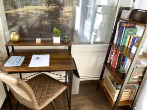 Knihovna v apartmánu
