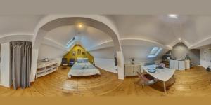 Łóżko lub łóżka w pokoju w obiekcie Magnifique studio centre ville Saint Leu 2 pers