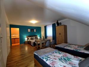 Noclegi przy Wiadukcie - Apartamenty客房内的一张或多张床位