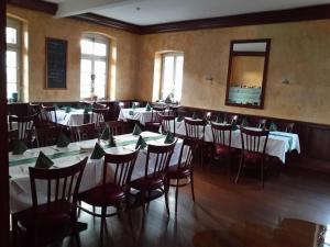 Hotel Zum Schwanen 레스토랑 또는 맛집