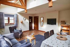 Μια τηλεόραση ή/και κέντρο ψυχαγωγίας στο Bentra - Boutique Cottage at Harrys Cottages