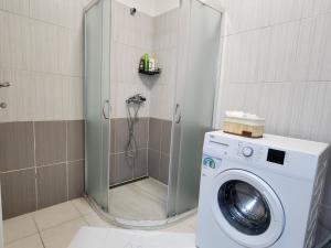 Ένα μπάνιο στο Divjaka Apartments 2 - City Center