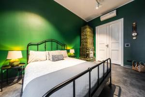 a green bedroom with a bed and a green wall at LivingRoom 2 z wanną z hydromasażem in Katowice