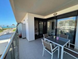 A balcony or terrace at Apartamento moderno para disfrutar con la familia con parking y piscina