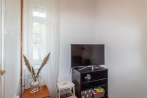 TV a/nebo společenská místnost v ubytování Apartment G37