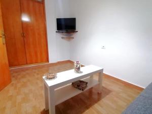 A television and/or entertainment centre at Apartamento Los Linos