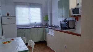 A kitchen or kitchenette at Apartamento Los Linos