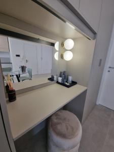 A kitchen or kitchenette at REale Apartments