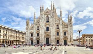 a large cathedral with a lot of people in front of it at Casa Vittoria in Zelo Buon Persico