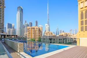 Fotografie z fotogalerie ubytování Luxurious 2 bedroom + Maid room Apartment with Burj Khalifa View v Dubaji