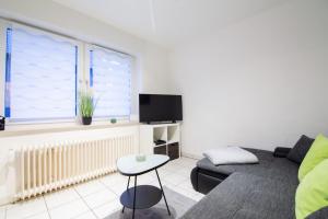 TV a/nebo společenská místnost v ubytování Ferienwohnung Oberhausen Alstaden