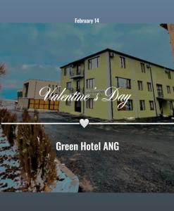 una imagen de un edificio con las palabras "hotel verde avg" en Green Hotel ANG, en Telavi