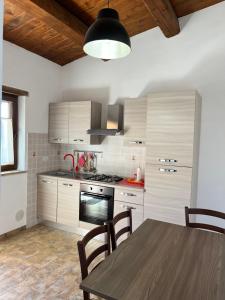 Η κουζίνα ή μικρή κουζίνα στο Agriturismo Tre Monti