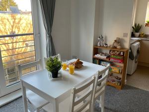 Φωτογραφία από το άλμπουμ του Simple 2-bedroom 1.5 bath apartment in Thornhill στο Σαουθάμπτον