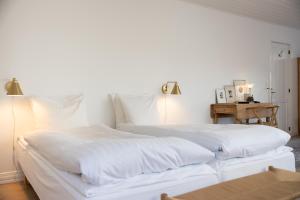 Letto o letti in una camera di Hotel Aahøj
