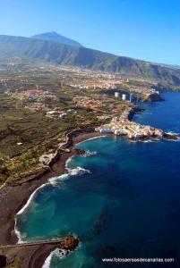 widok z lotu ptaka na plażę i ocean w obiekcie Casa Victoria, Playa Chica w Puerto de la Cruz