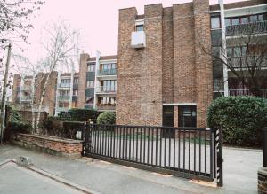 Budynek, w którym mieści się apartament