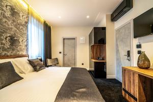 a bedroom with a large bed in a room at Calma Luxury Rooms in Split