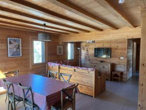 a dining room with a table and chairs at Les plagnettes in Morzine
