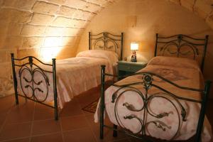 Een bed of bedden in een kamer bij La Tana del Lupo