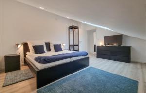 Postel nebo postele na pokoji v ubytování Gorgeous Apartment In Trier With Wifi + 24 fotografií