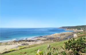 una vista de una playa y el océano en La Mainnerie, en Omonville-la-Petite