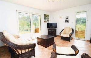 a living room with wicker chairs and a tv at Stunning Home In Molires-sur-cze With Wifi in Molières-sur-Cèze