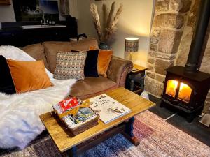 Posezení v ubytování Stylish & cosy barn minutes from the Lake District