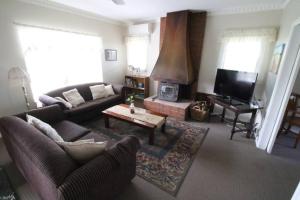 Χώρος καθιστικού στο Daisy Cottage located on Buckland Estate