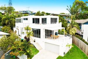 an aerial view of a white house at Luxury Alex Beach Home in Alexandra Headland