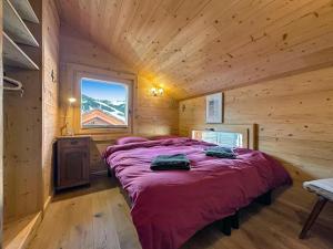 Кровать или кровати в номере Les Granges de Sarreyer