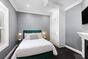 Ένα ή περισσότερα κρεβάτια σε δωμάτιο στο Luxury Cottage Accommodation