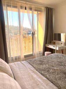 Fotografia z galérie ubytovania Bergson Top - Appart 80m2, 2 grandes chambres, entièrement rénovée et équipée, lumineux, WIFI, balcon, calme, vue imprenable v destinácii Saint-Étienne