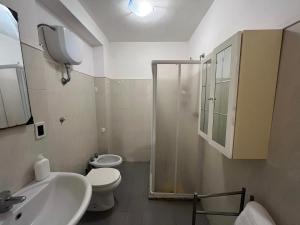 Et badeværelse på Casina in Spiaggia + 15 billeder