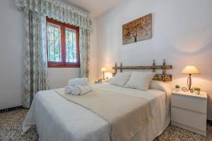 A bed or beds in a room at Los Algarrobos - Mountain and Relax near the beach
